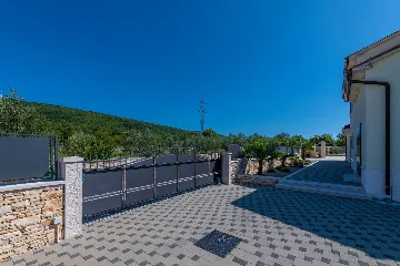 Trget House for Up to 7 Guests with Heated Pool