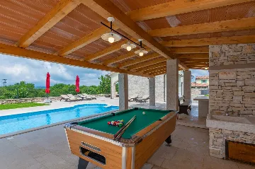 Trget House for Up to 7 Guests with Heated Pool