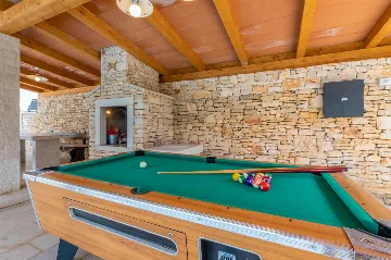 Trget House for Up to 7 Guests with Heated Pool