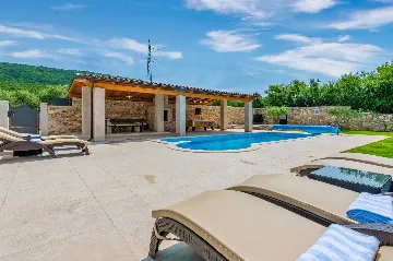 Trget House for Up to 7 Guests with Heated Pool