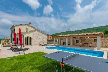 Trget House for Up to 7 Guests with Heated Pool