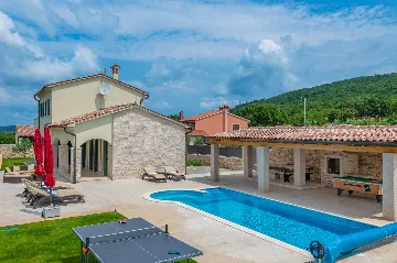 Trget House for Up to 7 Guests with Heated Pool