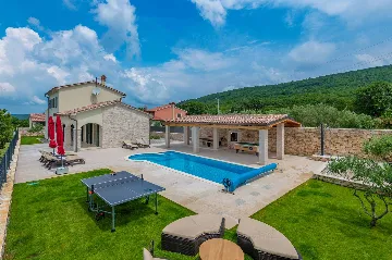 Trget House for Up to 7 Guests with Heated Pool