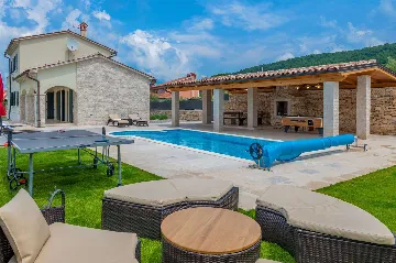 Trget House for Up to 7 Guests with Heated Pool