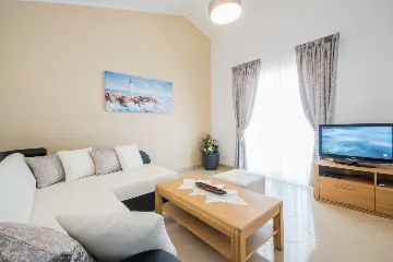 Trget House for Up to 7 Guests with Heated Pool