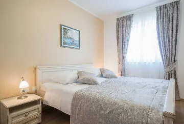 Trget House for Up to 7 Guests with Heated Pool