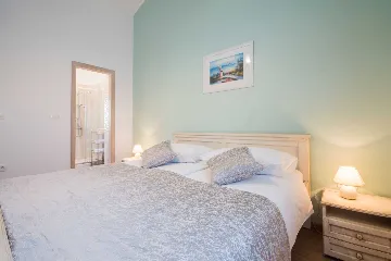 Trget House for Up to 7 Guests with Heated Pool