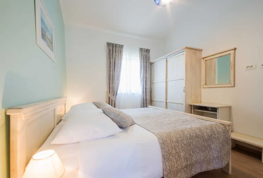 Trget House for Up to 7 Guests with Heated Pool