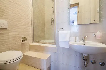 Trget House for Up to 7 Guests with Heated Pool