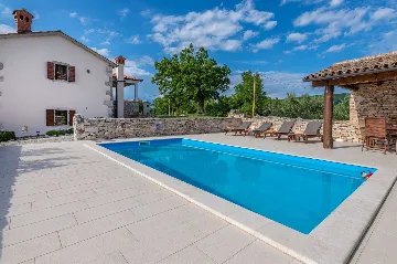 2-Bedroom House in Trget with Private Pool