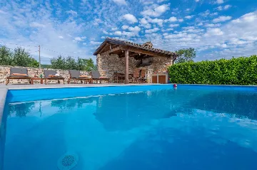 2-Bedroom House in Trget with Private Pool