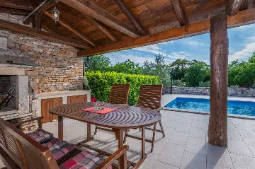 2-Bedroom House in Trget with Private Pool