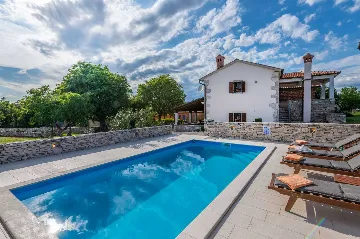 2-Bedroom House in Trget with Private Pool