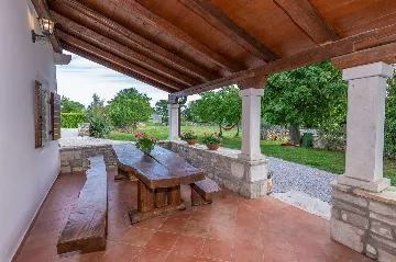 2-Bedroom House in Trget with Private Pool