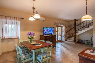 2-Bedroom House in Trget with Private Pool