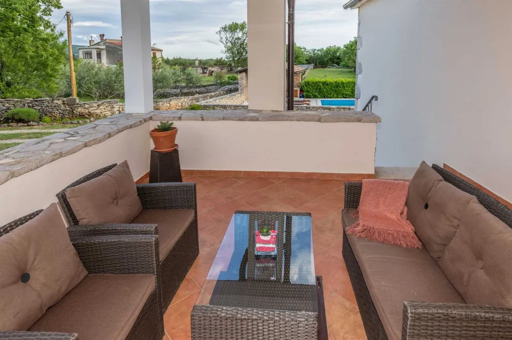 2-Bedroom House in Trget with Private Pool