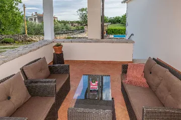 2-Bedroom House in Trget with Private Pool