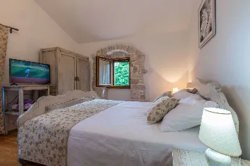 2-Bedroom House in Trget with Private Pool