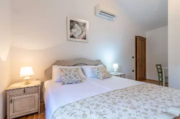 2-Bedroom House in Trget with Private Pool