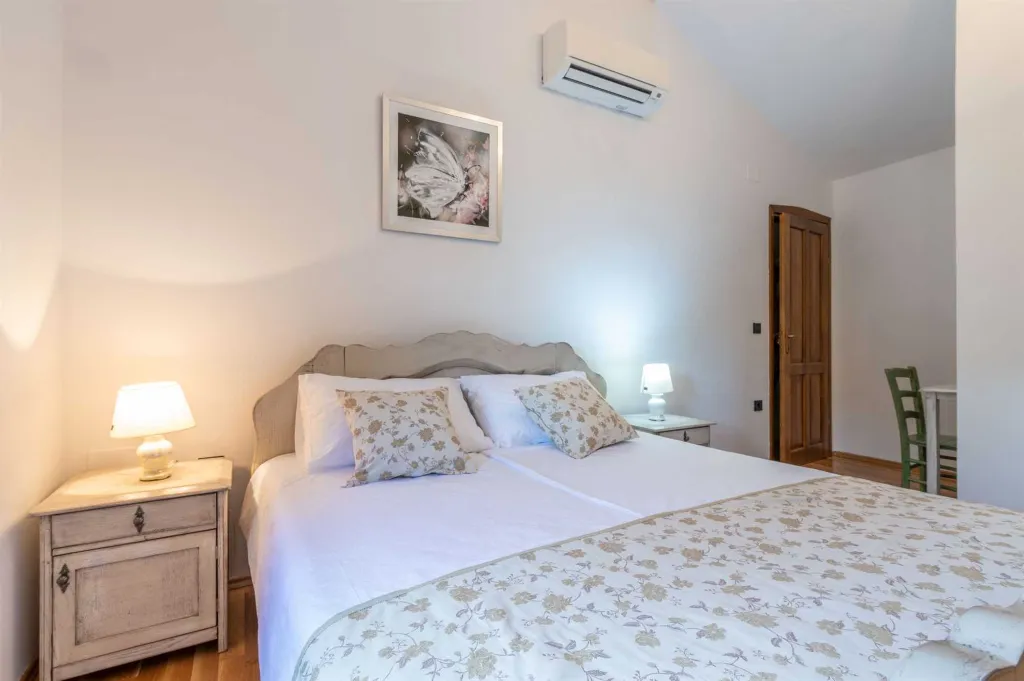 2-Bedroom House in Trget with Private Pool