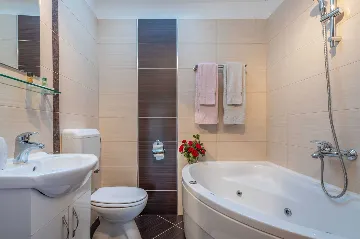 2-Bedroom House in Trget with Private Pool