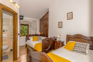 2-Bedroom House in Trget with Private Pool