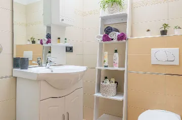 2-Bedroom House in Trget with Private Pool