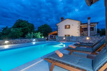 2-Bedroom House in Trget with Private Pool