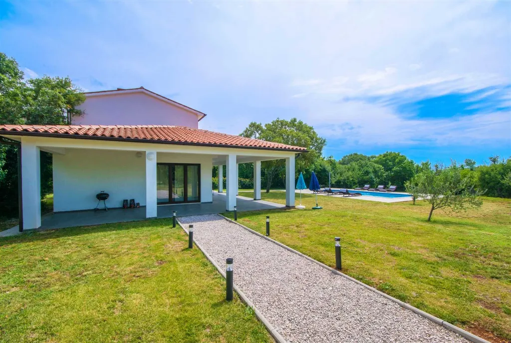 Raša 3-Bedroom Villa with Private Pool