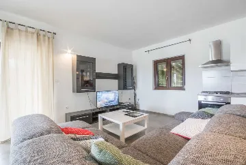 Raša 3-Bedroom Villa with Private Pool