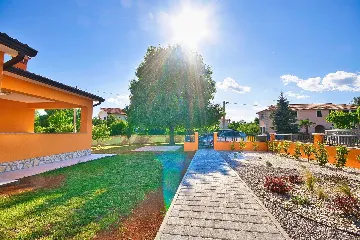 Fenced Pool House in Labin for 6 Guests