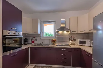 Fenced Pool House in Labin for 6 Guests