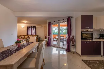 Fenced Pool House in Labin for 6 Guests