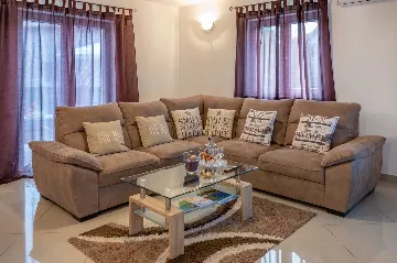 Fenced Pool House in Labin for 6 Guests