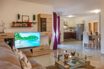 Fenced Pool House in Labin for 6 Guests