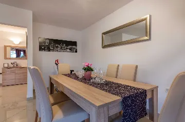 Fenced Pool House in Labin for 6 Guests