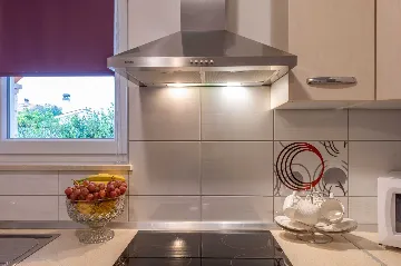 Fenced Pool House in Labin for 6 Guests