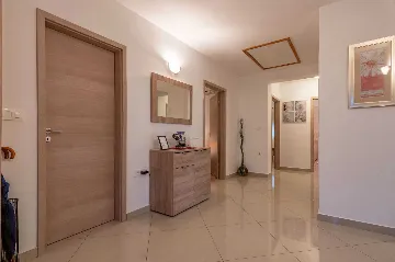 Fenced Pool House in Labin for 6 Guests