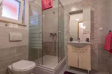 Fenced Pool House in Labin for 6 Guests