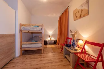 Fenced Pool House in Labin for 6 Guests