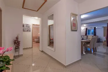 Fenced Pool House in Labin for 6 Guests