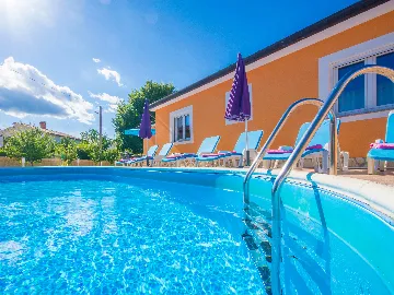 Fenced Pool House in Labin for 6 Guests