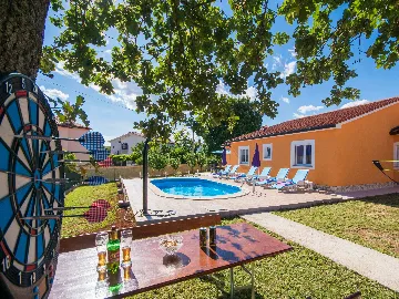 Fenced Pool House in Labin for 6 Guests