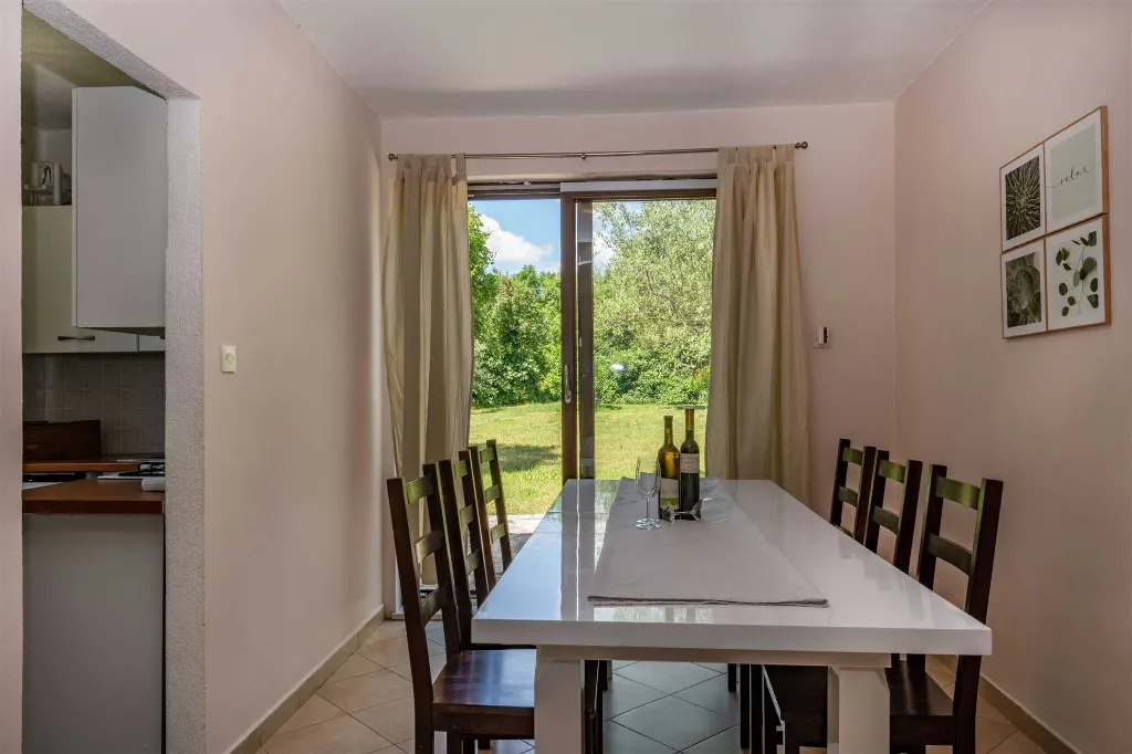 Trget 3-Bedroom House with Private Pool