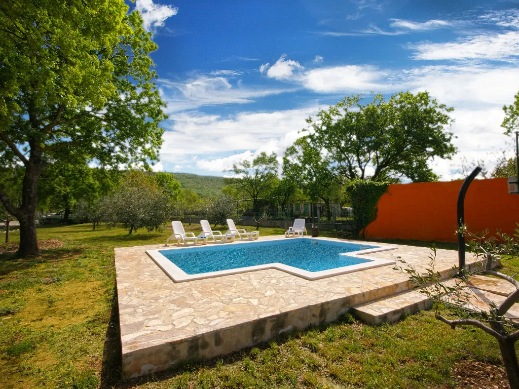 Trget 3-Bedroom House with Private Pool