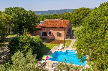 Trget 3-Bedroom House with Private Pool