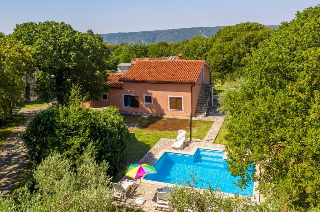 Trget 3-Bedroom House with Private Pool