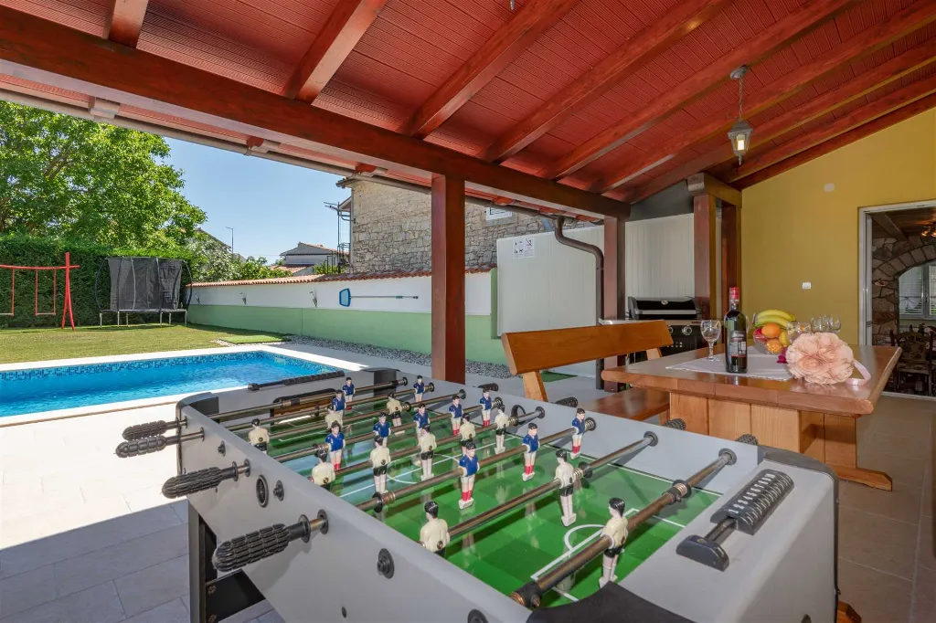 House with Private Pool and Fenced Garden in Svetvinčenat