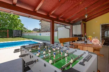 House with Private Pool and Fenced Garden in Svetvinčenat