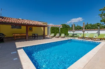 House with Private Pool and Fenced Garden in Svetvinčenat